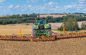 Κλείνουν τα 25 χρόνια οι δισκοσβάρνες Catros της Amazone