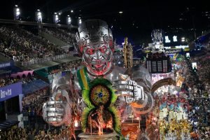 Σάμπα, σύμβολα και κάλπες: Τα βίντεο από το άρμα-γίγαντα του Λούλα που δίχασε το Καρναβάλι του Ρίο - ertnews.gr