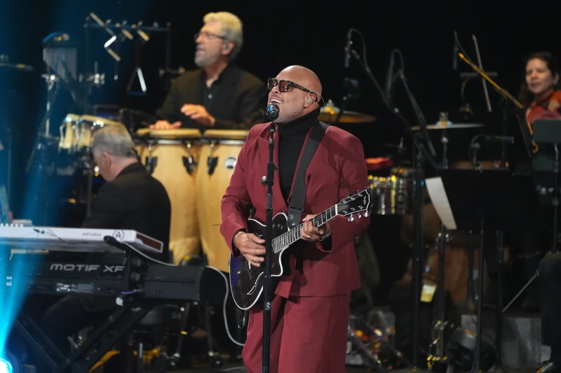 Βραβεία Grammy: Η τελετή απονομής 86 βραβείων σε ζωντανή τηλεοπτική μετάδοση