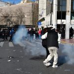 Ένταση στην πλατεία Συντάγματος μεταξύ αστυνομικών και αγνώστων