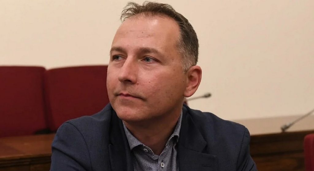 Β. Μεταξάς: Χυδαία «μπίζνα» για λογαριασμό των τραπεζιτών πάνω στα αποκαΐδια της κτηνοτροφικής παραγωγής • Έλληνας Αγρότης