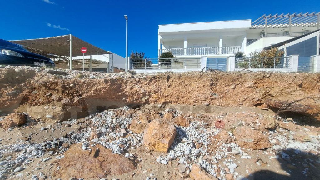 Χίος: Σοβαρά προβλήματα διάβρωσης στην παραλία της Κώμης