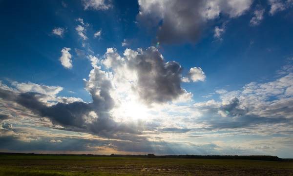 Νεφώσεις και σποραδικές καταιγίδες στο μεγαλύτερο μέρος της χώρας
