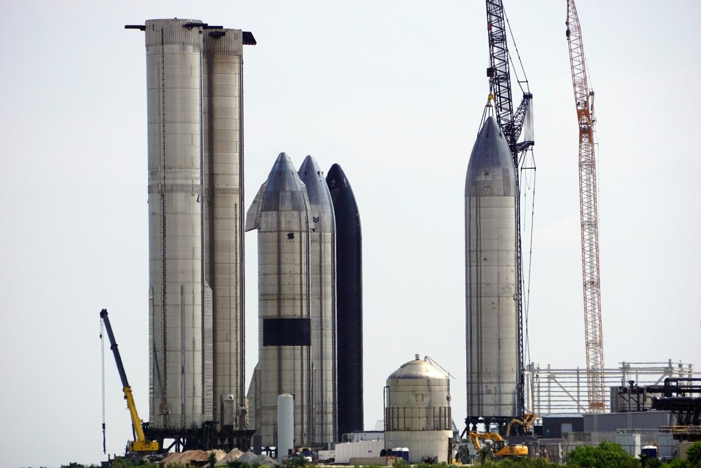 Ίλον Μασκ: Βάζει στον «πάγο» τον Άρη και οραματίζεται πόλη στη Σελήνη