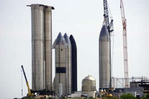 Ίλον Μασκ: Βάζει στον «πάγο» τον Άρη και οραματίζεται πόλη στη Σελήνη