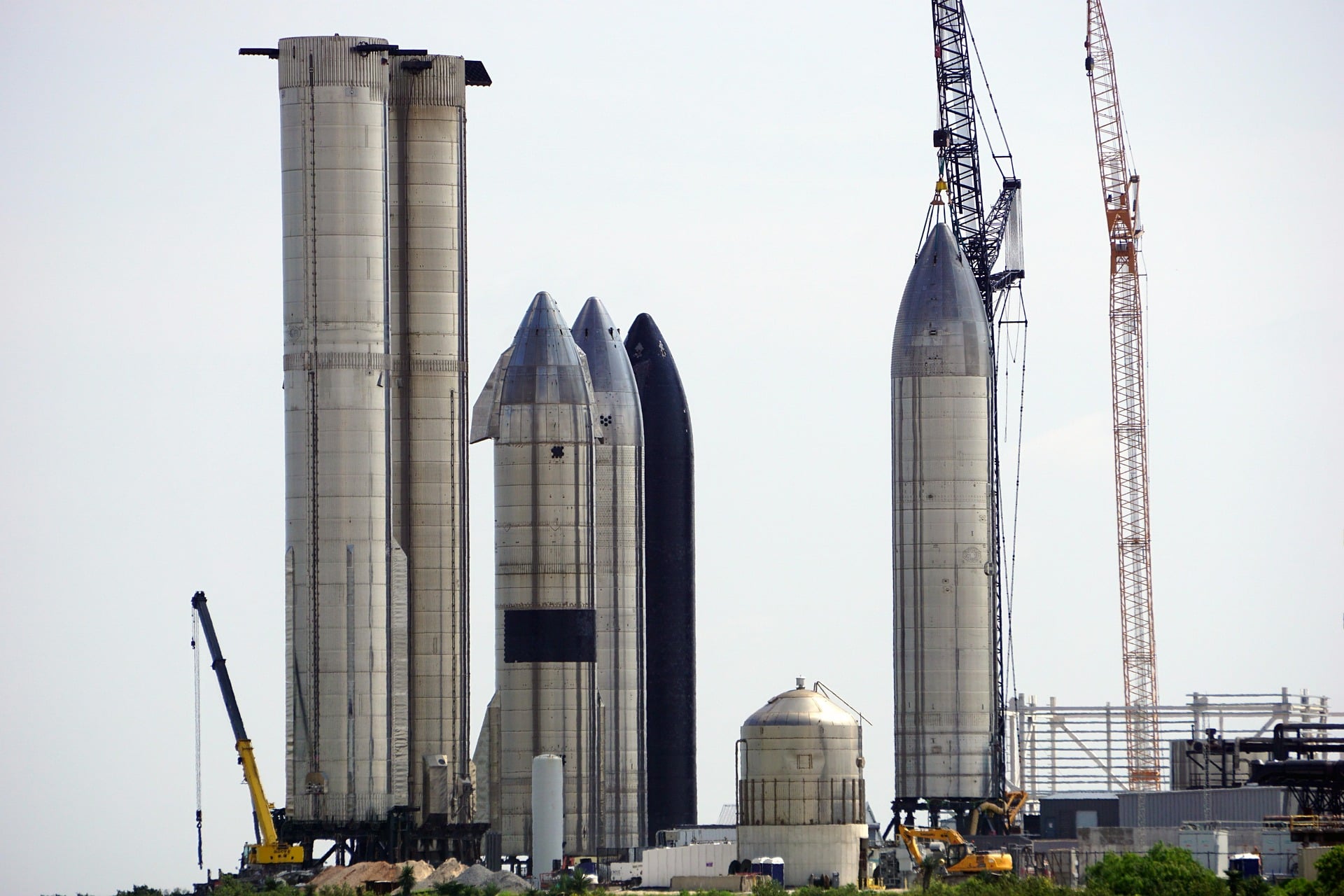 Ίλον Μασκ: Βάζει στον «πάγο» τον Άρη και οραματίζεται πόλη στη Σελήνη