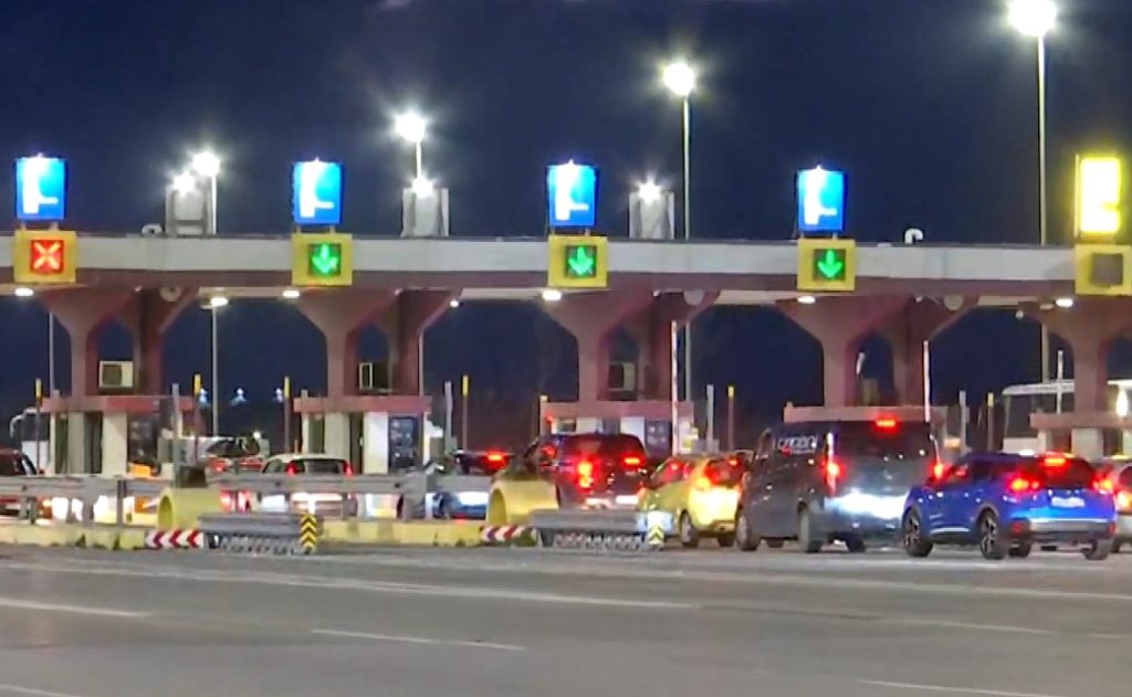 Σε εξέλιξη η έξοδος των εκδρομέων του τριημέρου – Αυξημένη κίνηση σε διόδια Μαλγάρων και ΚΤΕΛ Μακεδονία