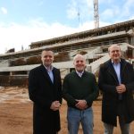 Στο εργοτάξιο του νέου γηπέδου του Παναθηναϊκού ο Κωστής Χατζηδάκης: «Το Ελληνικό σε μικρογραφία θα θυμίζουν οι αναπλάσεις που θα γίνουν στον Ελαιώνα»