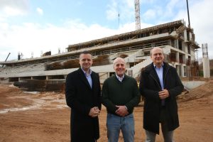 Στο εργοτάξιο του νέου γηπέδου του Παναθηναϊκού ο Κωστής Χατζηδάκης: «Το Ελληνικό σε μικρογραφία θα θυμίζουν οι αναπλάσεις που θα γίνουν στον Ελαιώνα»