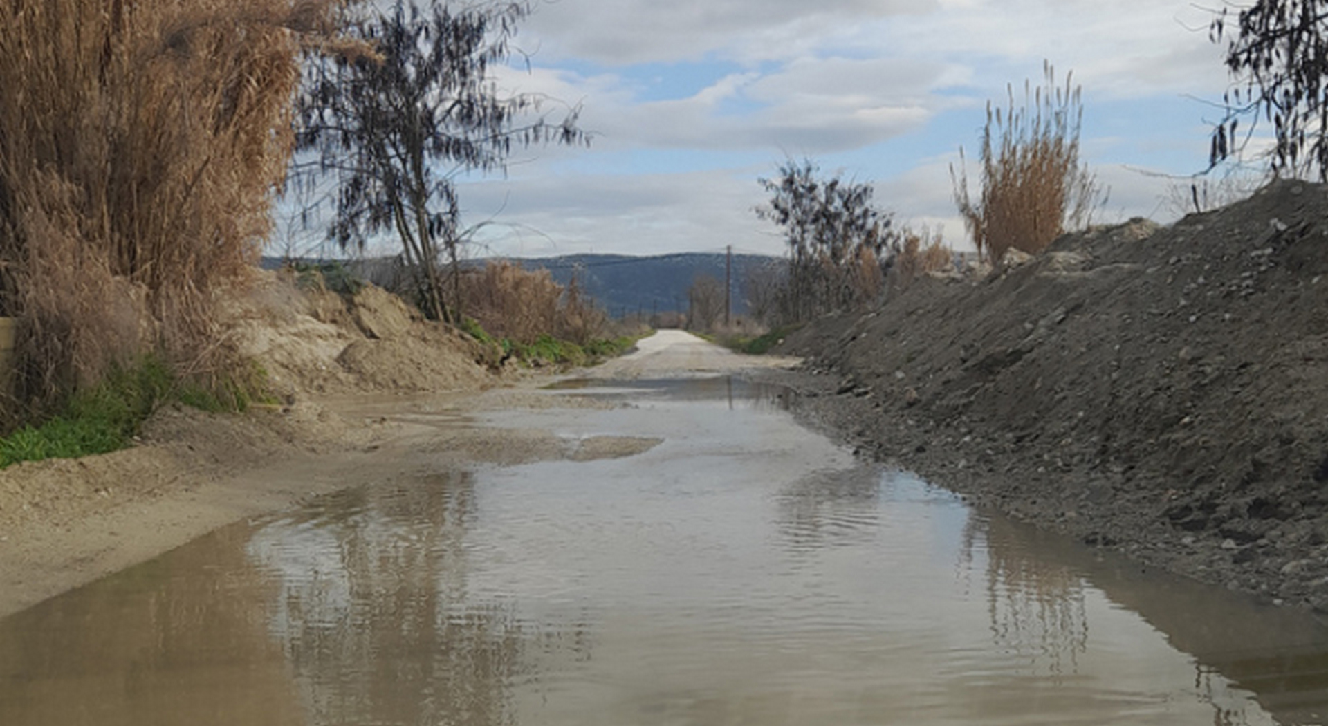 Πλημμύρα σε εκτάσεις της Ελασσόνας και της Τσαριτσάνης - Καταστροφή σε καλλιέργειες και στάβλους • Έλληνας Αγρότης
