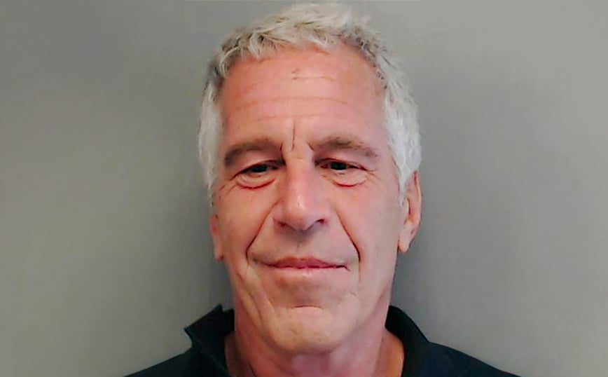 Μήνυση κατέθεσε στο Παρίσι μία Σουηδέζα που λέει πως αναγνώρισε τον βιαστή της στα αρχεία Έπστιν