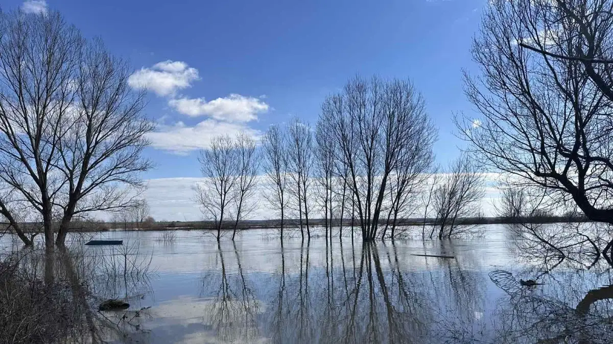 Παραμένει κρίσιμη η κατάσταση στον Έβρο, κάτω από το νερό χιλιάδες στρέμματα γης