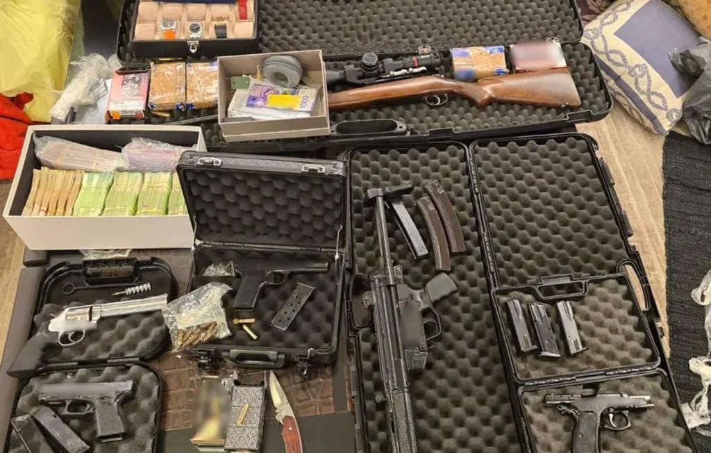 Στη φυλακή οδηγούνται δύο από τους 13 κατηγορούμενους για το κύκλωμα λαθραίων τσιγάρων