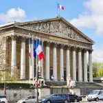 Η γαλλική Εθνοσυνέλευση απέρριψε δύο προτάσεις μομφής κατά της κυβέρνησης Μακρόν