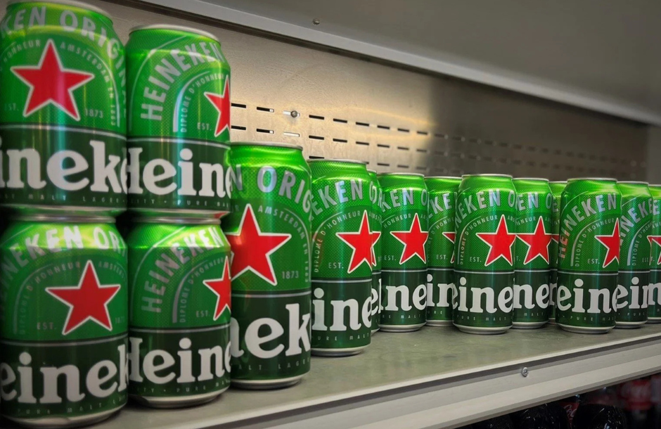 Στα 34,3 δισ. ευρώ τα έσοδα της Heineken το 2025