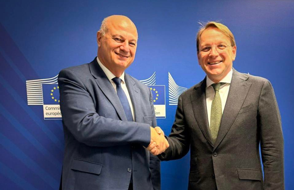 Σύμφωνος με τα μέτρα βιοασφάλειας Ελλάδας κατά ευλογιάς ο Varhelyi