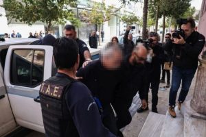 Οικογενειακή τραγωδία στο Ηράκλειο Κρήτης: Ένας 64χρονος άνδρας μαχαίρωσε θανάσιμα τον αδερφό του – Τσακώθηκαν για τα κλειδιά του αυτοκινήτου