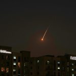 Σφυροκόπημα στρατηγικών στόχων στο Ιράν – Δεύτερος τραυματίας από πυρά ιρανικού πυραύλου