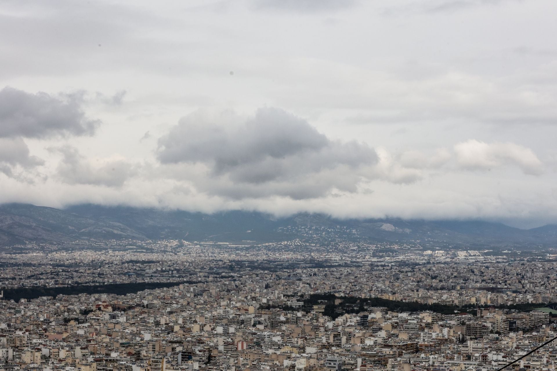Καιρός: Συννεφιά και από το βράδυ πάλι βροχές και καταιγίδες