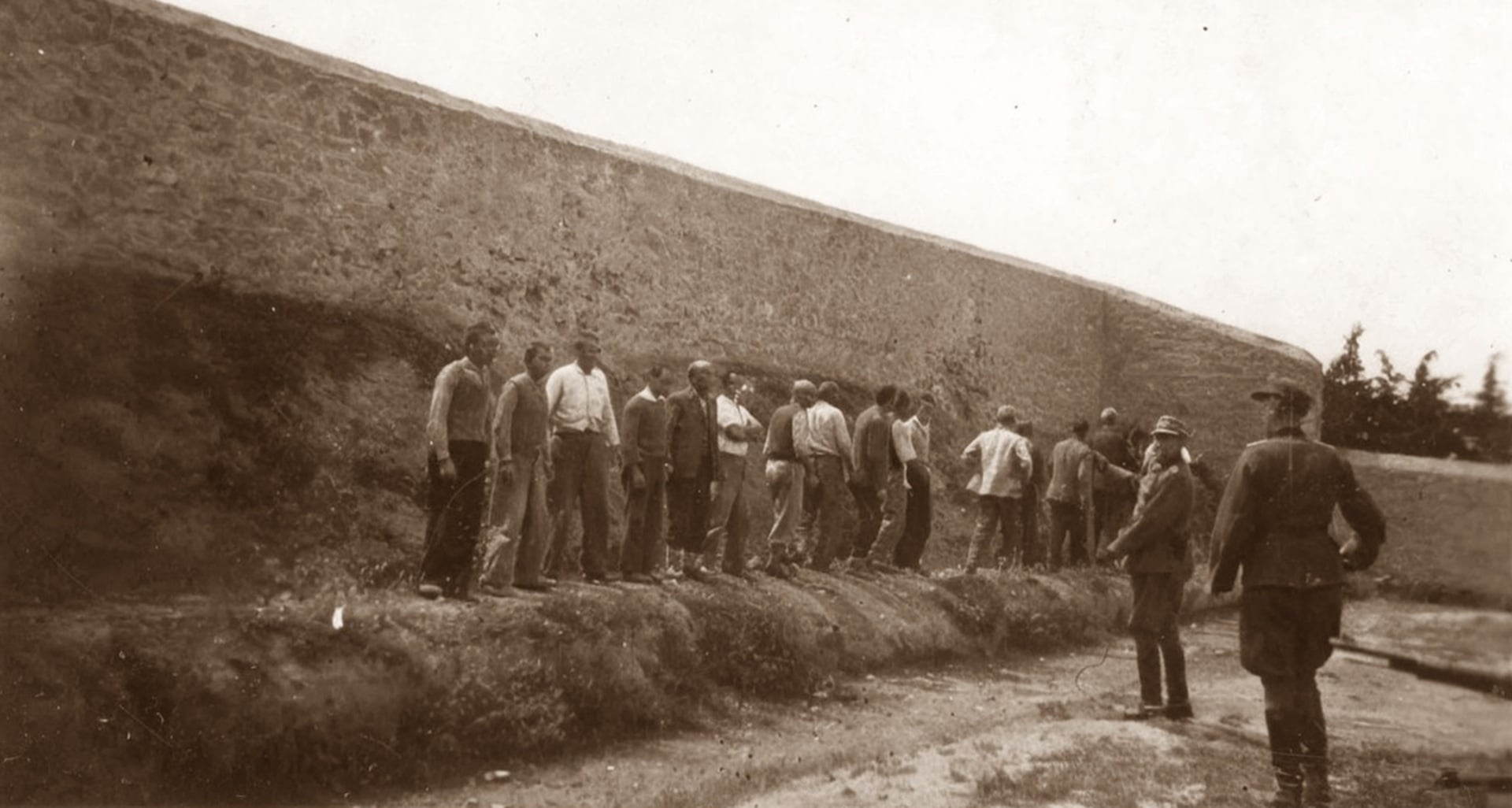 Κηρύχθηκε μνημείο η συλλογή φωτογραφιών από την εκτέλεση των 200 της Καισαριανής — ανοίγει ο δρόμος για την απόκτησή της από το κράτος