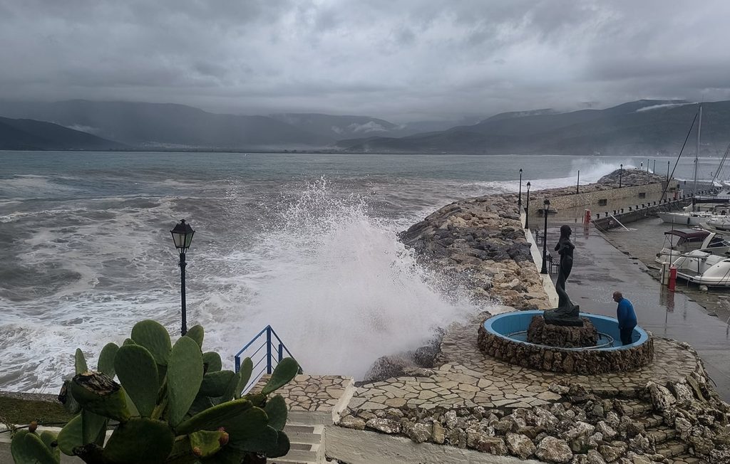 «Κόκκινος συναγερμός» σε Αχαΐα και Ηλεία, λόγω της επιδείνωσης του καιρού
