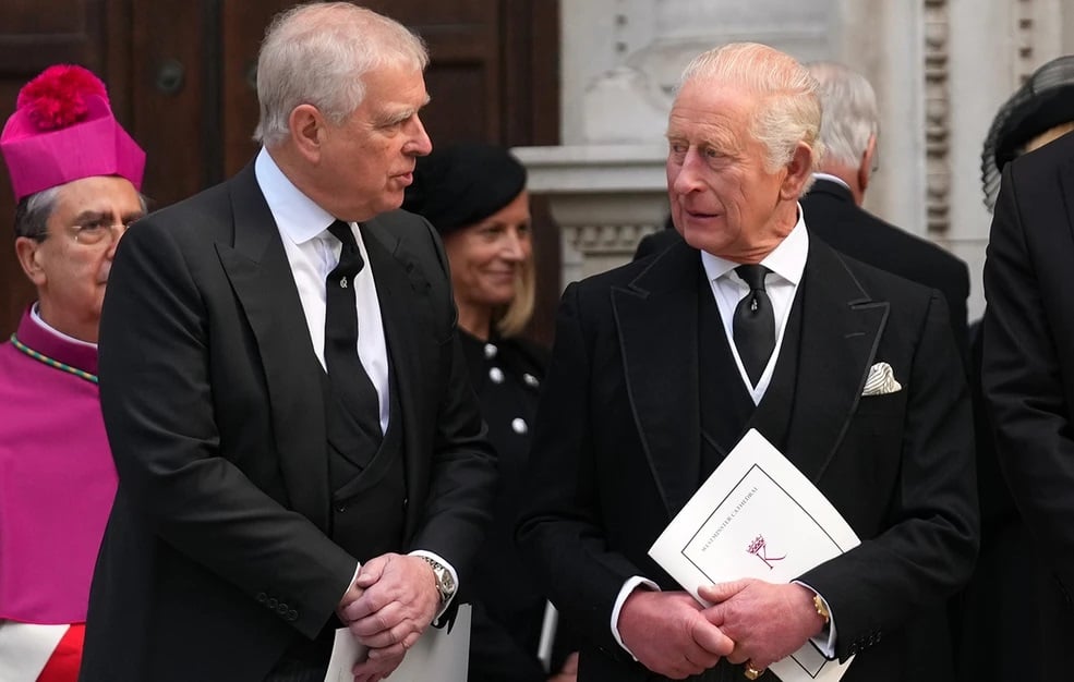 «Σεισμός» στη Βρετανία: Η σύλληψη του Άντριου Μαουντμπάτεν αφορά τις κατηγορίες ότι προώθησε διαβαθμισμένα κυβερνητικά έγγραφα στον Έπσταϊν