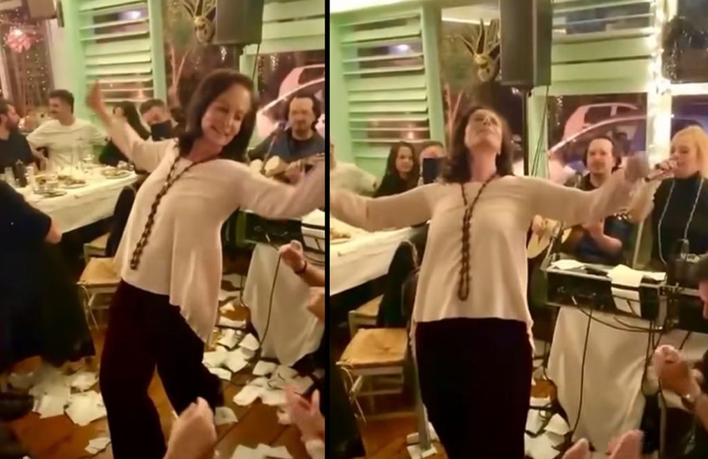 Το ζεϊμπέκικο της Άννας Διαμαντοπούλου με Μπισμπίκη και Βανδή στην παρέα