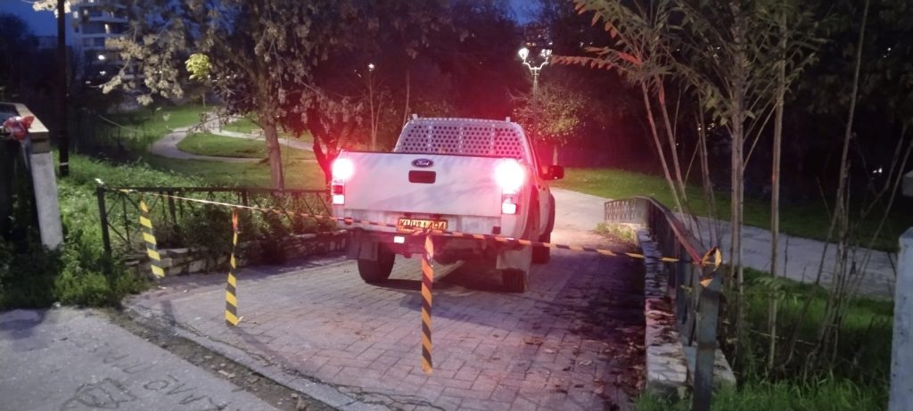 Yπερχείλισε ο Πηνειός – Έκλεισε ο Δήμος τις προσβάσεις για το κοινό στην εσωτερική κοίτη του ποταμού