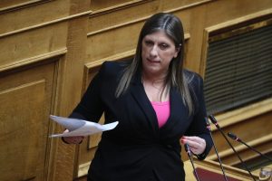 Κωνσταντοπούλου - Γεωργιάδης: Τον αποκάλεσε «κότα», της απαντά με μήνυση για τα όσα είπε για τη «Βιολάντα»