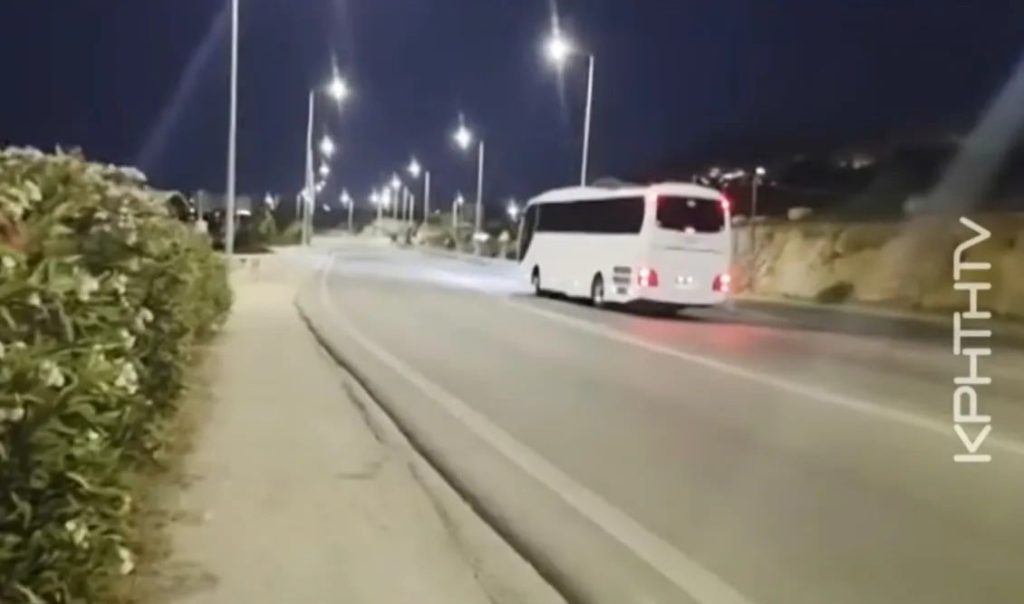 Σοκαριστικό βίντεο: Λεωφορείο περνά στο αντίθετο ρεύμα σε ελιγμό