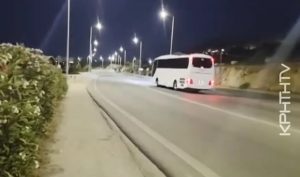 Σοκαριστικό βίντεο: Λεωφορείο περνά στο αντίθετο ρεύμα σε ελιγμό