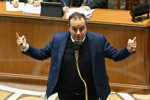 «Η Γαλλία έχει επιτέλους Προϋπολογισμό», πανηγυρίζει ο Λεκορνί