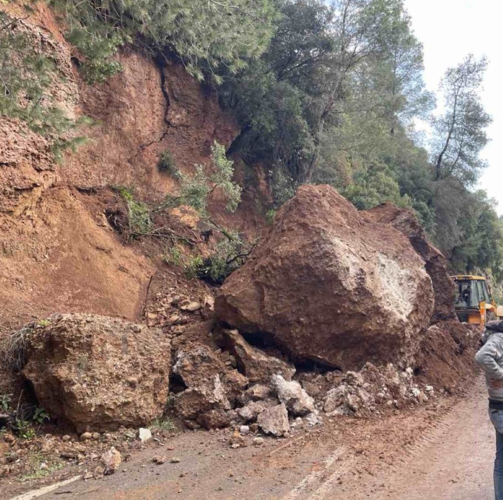 Ο Γιώργος Παπαηλιού για τα φαινόμενα των καθιζήσεων και των κατολισθήσεων σε δρόμους της Αρκαδίας