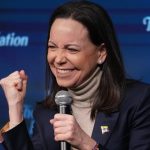 Παρά τη σύλληψη συνεργάτη της, η Ματσάδο επιμένει ότι θα επιστρέψει στη Βενεζουέλα