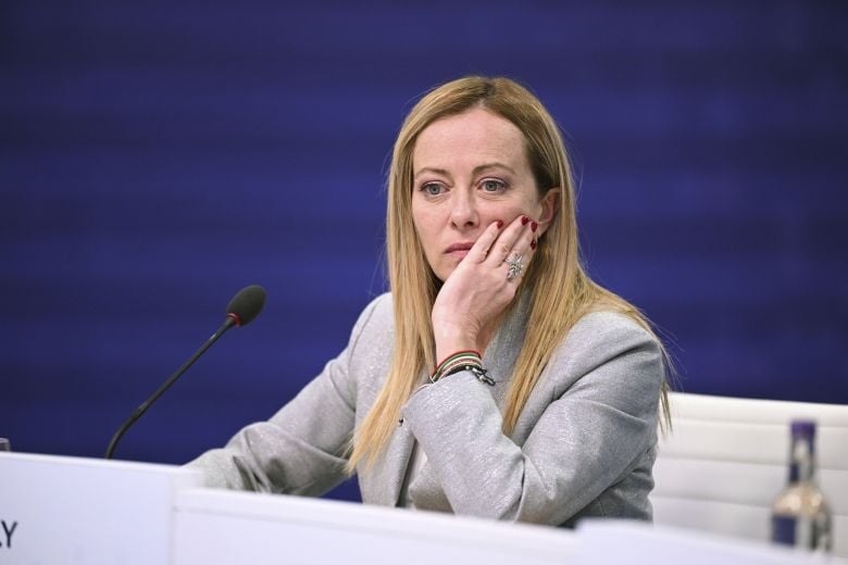 Μελόνι: «Εθροί της Ιταλίας, διαδηλώνουν κατά των Ολυμπιακών Αγώνων»