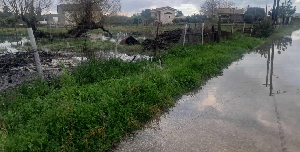 Αχαΐα: Υπερχείλισε ο ποταμός Λαρισσός – Πλημμύρισε το χωριό Μετόχι