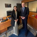 Ο Ιλχάν Αχμέτ υποδέχτηκε στο γραφείο του στην Αθήνα την πρέσβη του Μπαγκλαντές