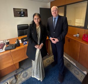 Ο Ιλχάν Αχμέτ υποδέχτηκε στο γραφείο του στην Αθήνα την πρέσβη του Μπαγκλαντές