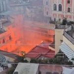 Πυρκαγιά κατέστρεψε το θέατρο Σανατζάρο της Νάπολης – Εκκενώθηκαν όλες οι γύρω πολυκατοικίες