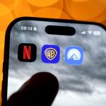 Το Netflix αποσύρθηκε από την κούρσα εξαγοράς της Warner Bros