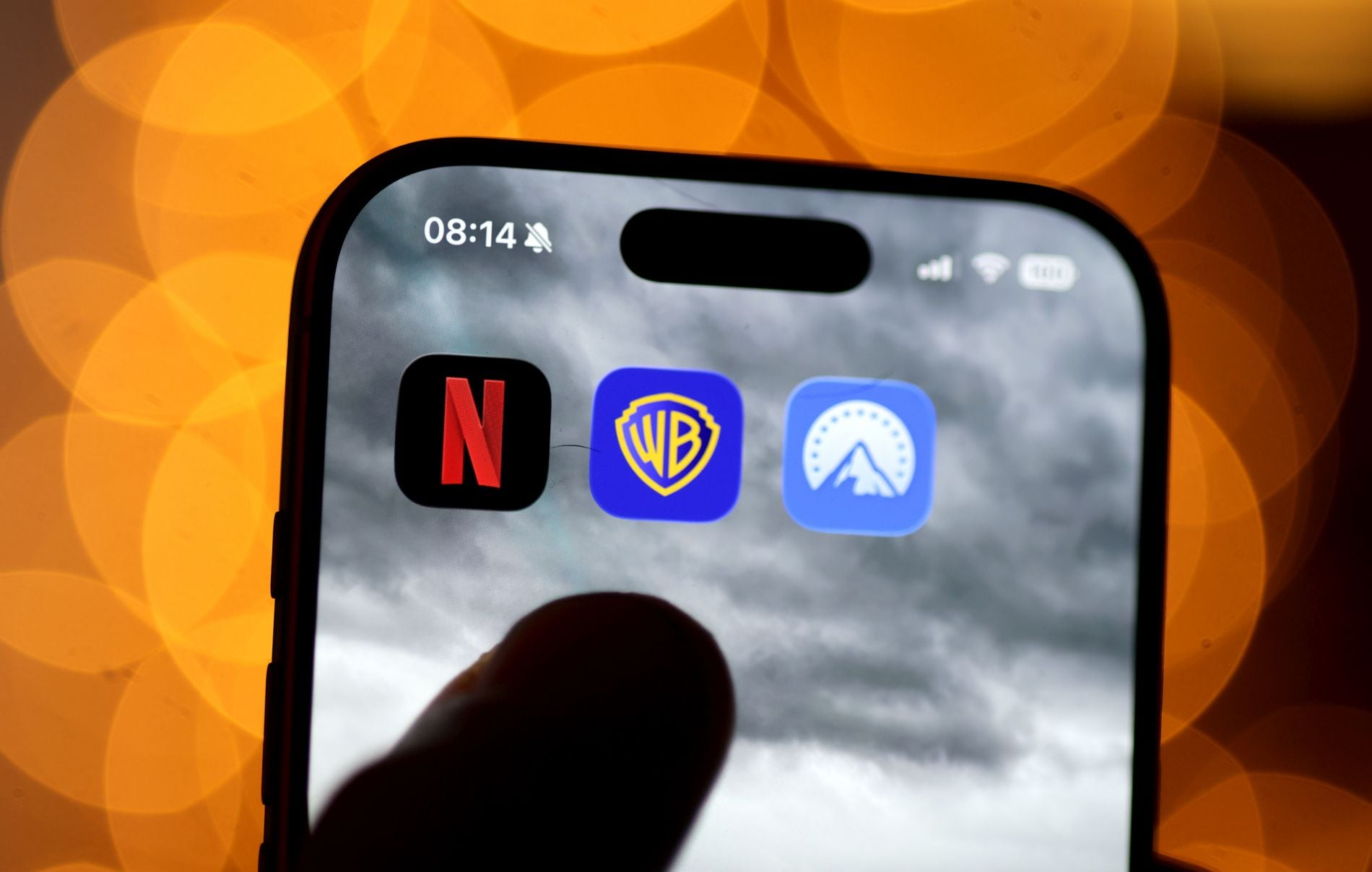 Το Netflix αποσύρθηκε από την κούρσα εξαγοράς της Warner Bros