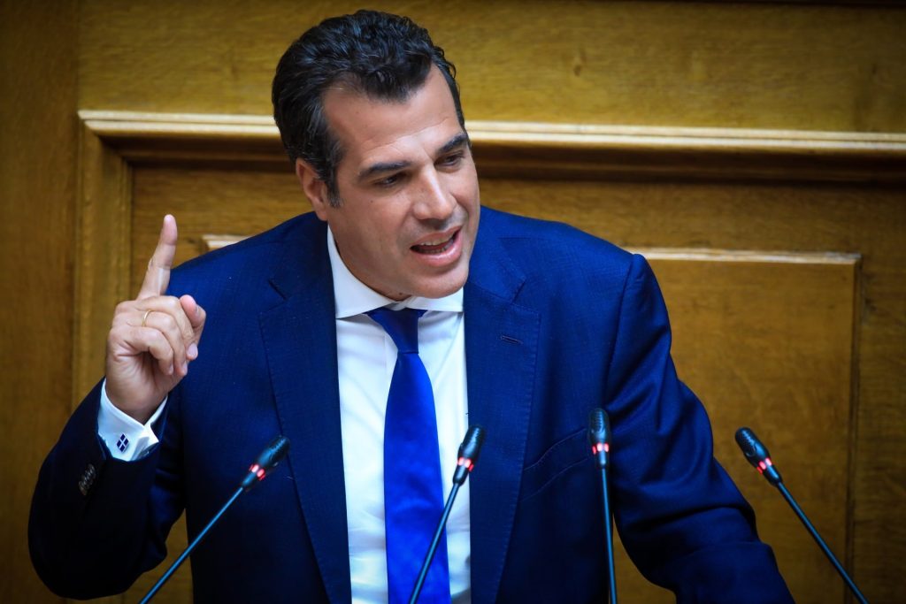 Politico για νομοσχέδιο για νόμιμη μετανάστευση: Ο διπλός σχεδιασμός της κυβέρνησης Μητσοτάκη