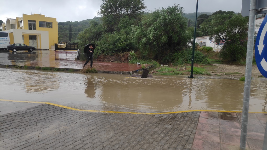 Ηλεία: Ανοίγουν τα θυροφράγματα της λίμνης Πηνειού για να αποφευχθεί πλημμυρικό φαινόμενο – Ο Αλφειός «έπνιξε» καλλιέργειες