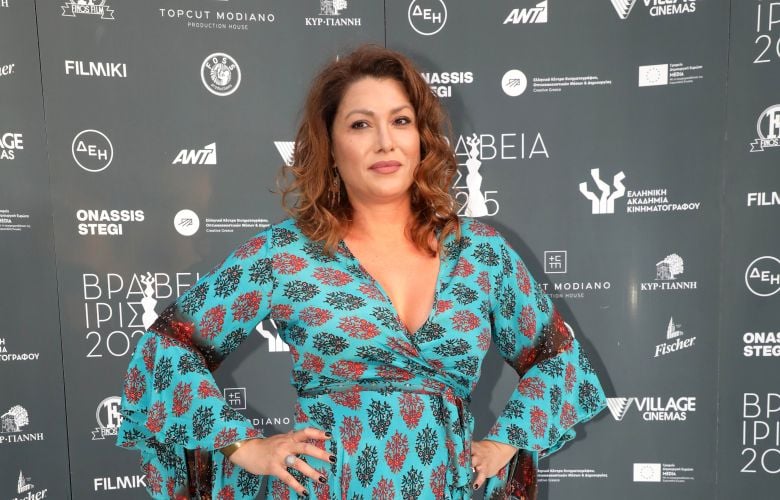 Κλέλια Ρένεση: Μεγάλη αγκαλιά σε όσους παλεύουν με το χτικιό και δίνουν μάχη σώμα με σώμα