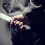 Η ΕΛ.ΑΣ. αναζητά άνδρα που κυνηγούσε παιδιά με μαχαίρι στη Λάρισα