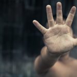 Φρίκη στη Νίκαια: Καταγγελία 17χρονου για σεξουαλική κακοποίηση από νεαρούς, παρουσία 15χρονης