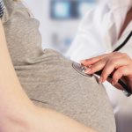 Στη φυλακή 24χρονος που καταγγέλθηκε ότι ξυλοκόπησε την έγκυο σύζυγό του