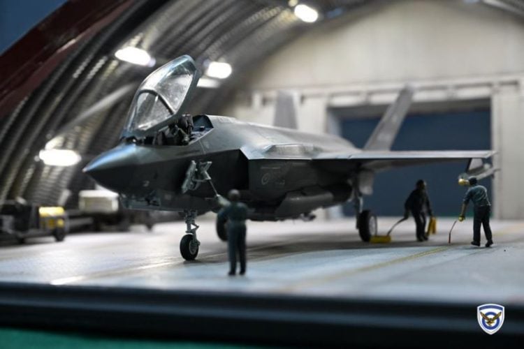 Προσομοιωτές αεροσκαφών F-16 και F-35 και συστήματα εικονικής πραγματικότητας VR από την Πολεμική Αεροπορία στην Πάτρα