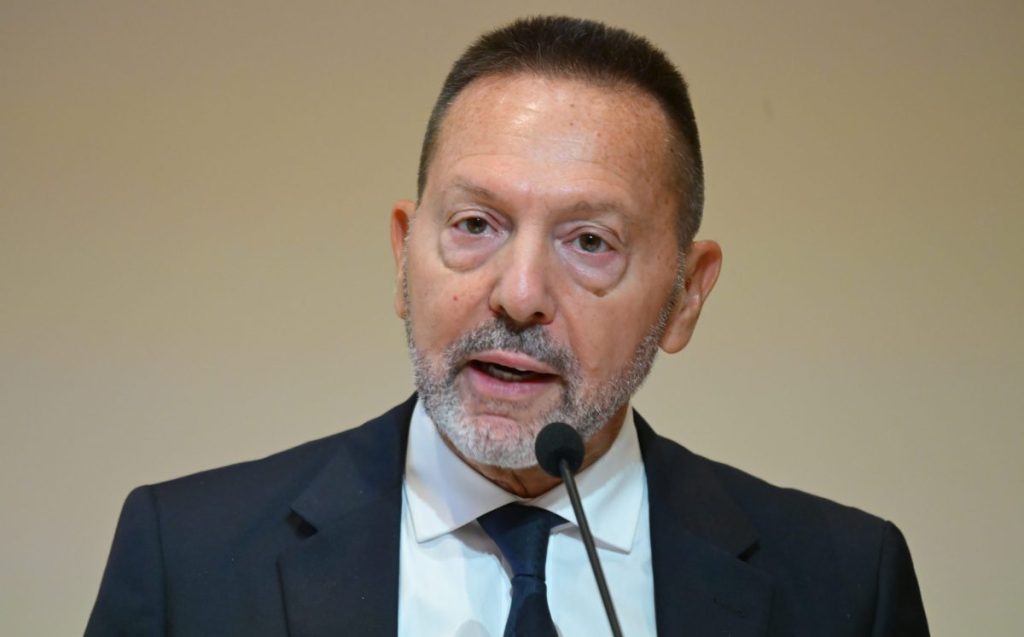 Προϊόν AI βίντεο με Στουρνάρα να μιλάει για επενδυτικά κέρδη – Προειδοποίηση από την ΤτΕ για το «μαϊμού» βίντεο