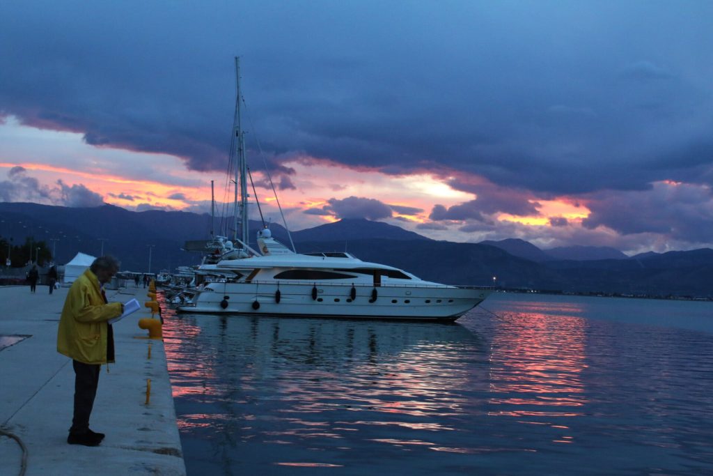 Ελαφόνησος: Προσάραξε θαλαμηγός με γαλλική σημαία – Σώοι οι τέσσερις επιβαίνοντες